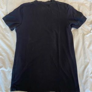 Lululemon black t shirt